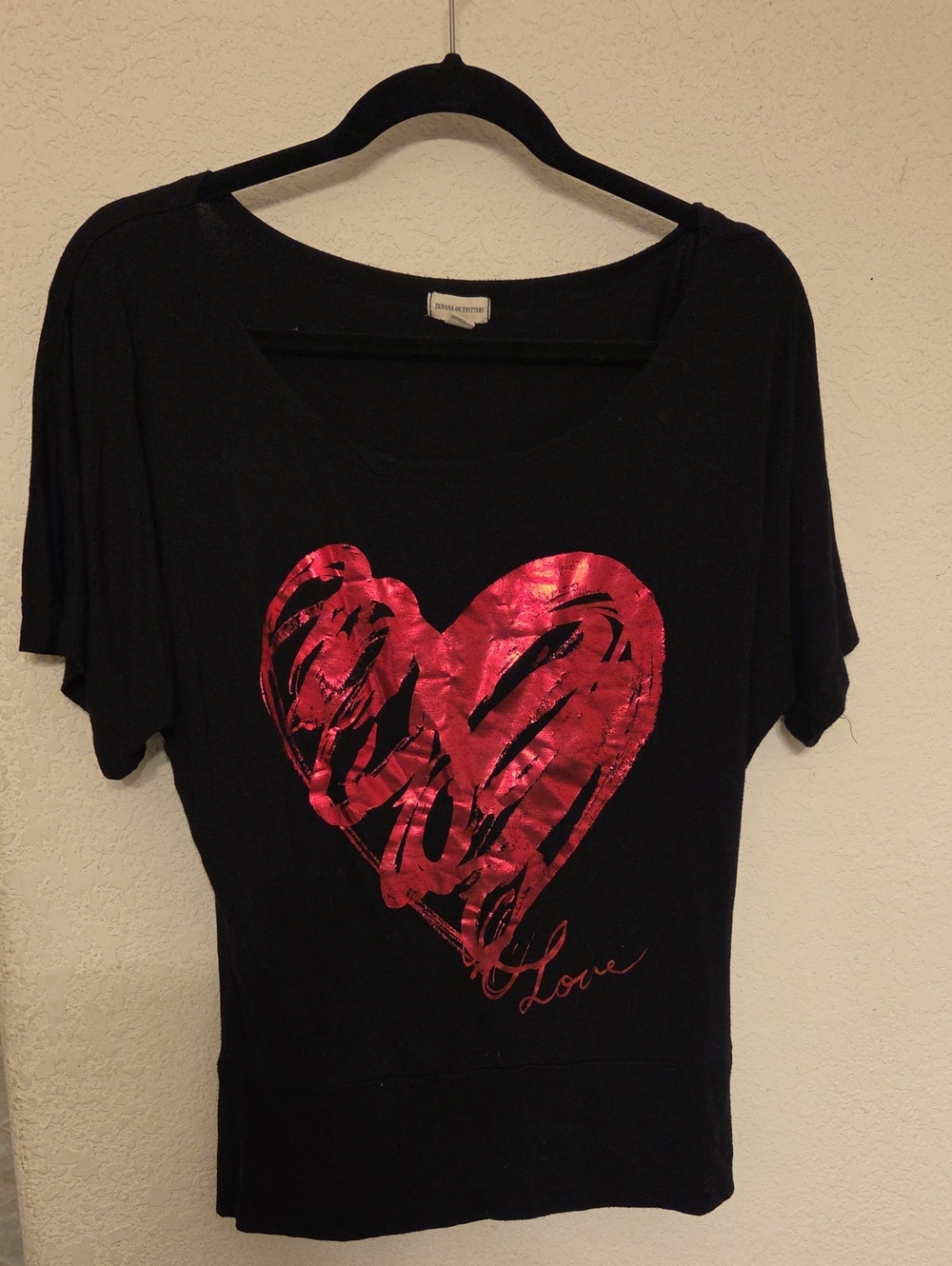 Zenana Outfitters Black Short-Sleeve Tee with Metallic Red Heart